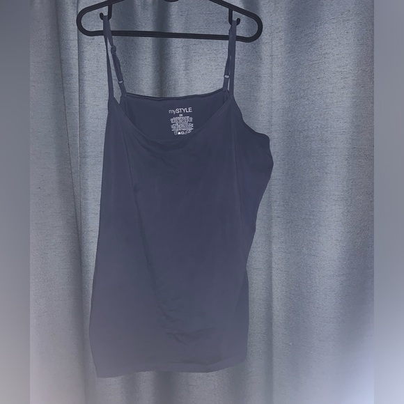 13 Tank Tops - Picture 2 of 3